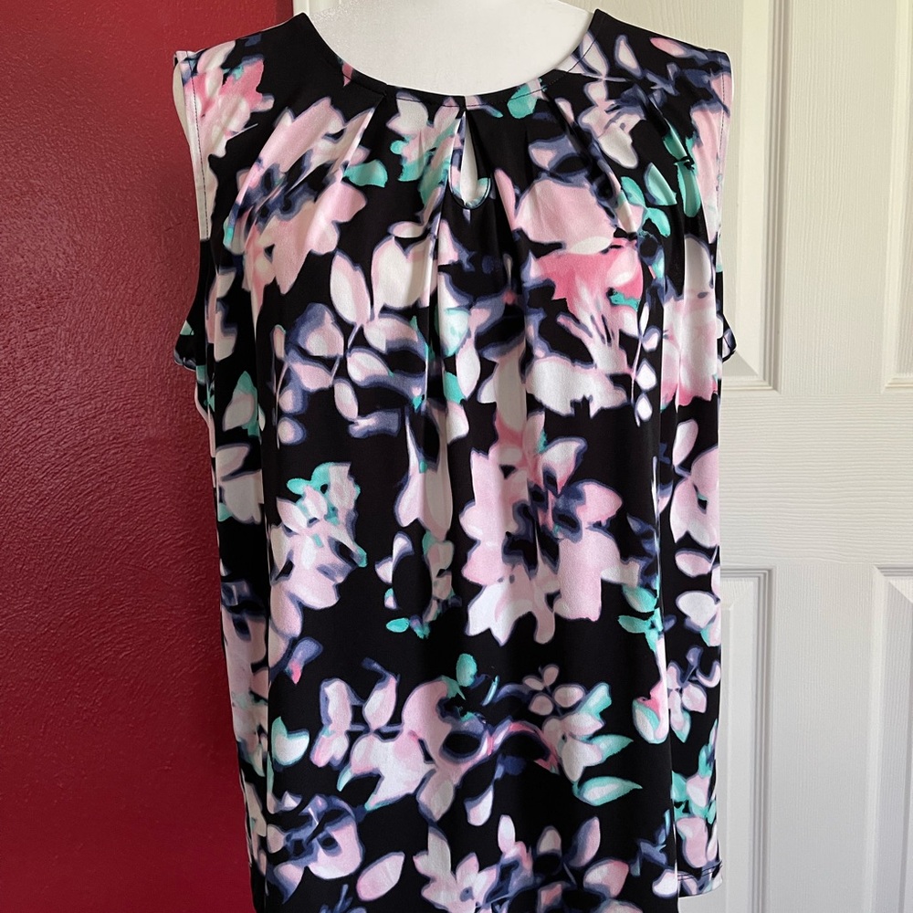 Jones Studio Pink and White Sleeveless Pleated Blouse